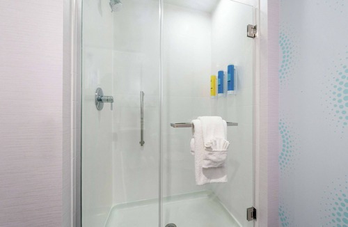 Simonton Lake Hotel | Tru by Hilton Elkhart, IN