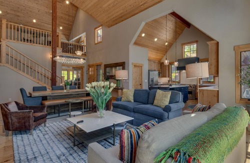 Truckee House | Truckee Treasure Gray's Crossing By Tahoe Getaways - Pet Friendly, Hot Tub w/HOA Access