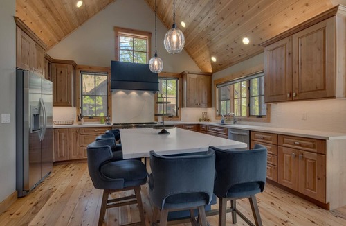 Truckee House | Truckee Treasure Gray's Crossing By Tahoe Getaways - Pet Friendly, Hot Tub w/HOA Access