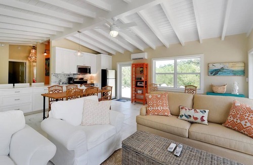 Islamorada House | Turtle Cove: Stunning 7-bedroom home in Islamorada with a private pool and open water views.
