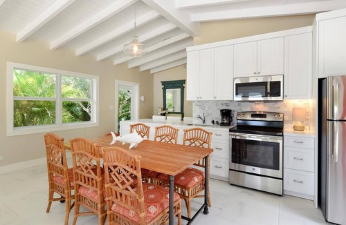 Islamorada House | Turtle Cove: Stunning 7-bedroom home in Islamorada with a private pool and open water views.