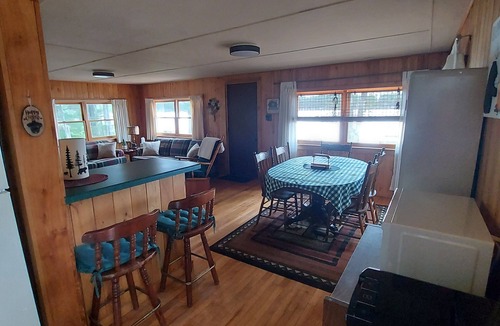 Toivola Cottage | Twin Lakes Cottage on Lake Roland