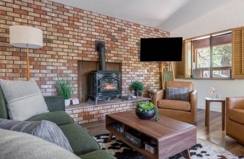 Kachina Village House | Twin Pines Cabin in the Woods
