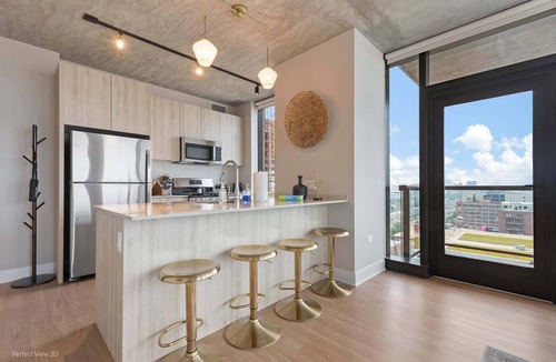 West Loop Apartment | Two 2BR Apts for Business & Leisure Groups
