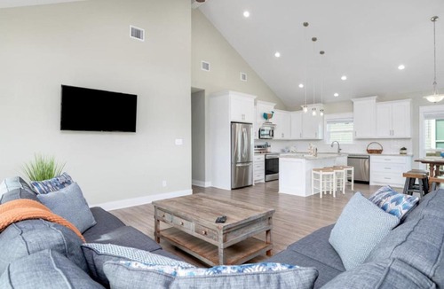 Crystal Beach House | Two Adjacent Cabins Sleeps 18