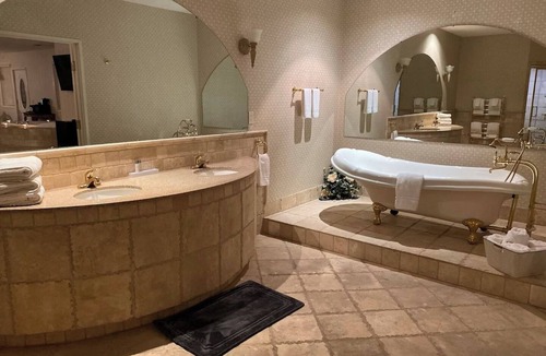 Houghton Lake Hotel | Two Floor Suite w/King Bed & Lake View | Free Parking | Free Breakfast