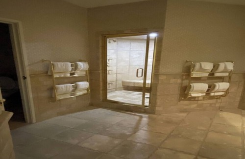 Houghton Lake Hotel | Two Floor Suite w/King Bed & Lake View | Free Parking | Free Breakfast