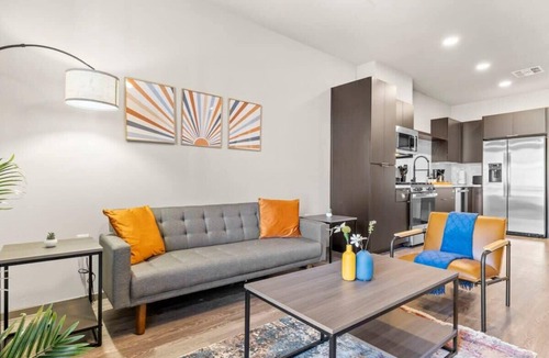 La Buena Vida Apartment | TWO Modern Westgate CozySuites by stadium w/pool!