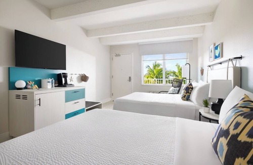 New Town Hotel | Two Rooms w/2 Queen beds at Blue Flamingo Resort Key West l 2 Pools & Shuttle