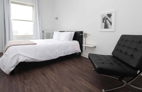 East Hyde Park Apartment | UChicago, Shops + Eats, Lake | Gym + W&D | Zencity