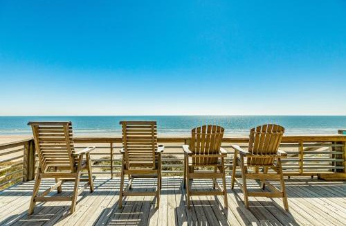 Gilchrist House | Ultimate Beachfront Sunset Views Sleeps 16
