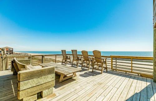 Gilchrist House | Ultimate Beachfront Sunset Views Sleeps 16
