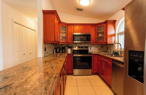 Sexton Cove Estates House | Ultimate Experience W/Services, Fishing & Pool!