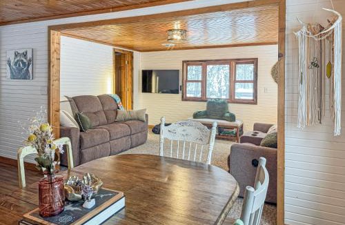Hayward House | Ultimate Hayward Trailhead Cabin - Base Camp 77