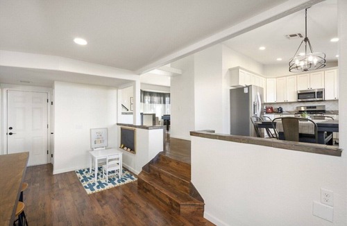 Glendale House | Ultimate PLAYcation Quick Walk to Stadium Pool Spa