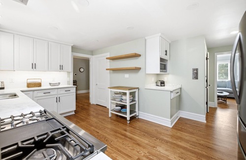 New Buffalo Cottage | Union Pier Beach Style Cottage Close to Lake Michigan!
