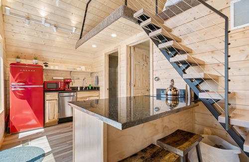 Eagle River Cabin | Unique A-Frame cabin/Sauna/Pet friendly/Nearby Trails