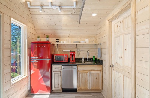 Eagle River Cabin | Unique A-Frame cabin/Sauna/Pet friendly/Nearby Trails