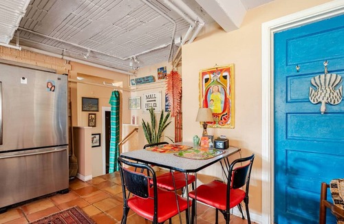 North Evanston Apartment | Unique Apt. in Upscale Evanston with Easy Access to Chicago
