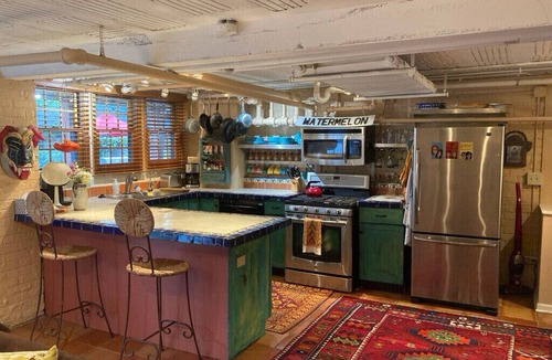North Evanston Apartment | Unique Apt. in Upscale Evanston with Easy Access to Chicago
