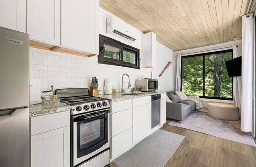 Bryson City Cabin | Unique Stay - 5 Star - Great Location - "Grounded"