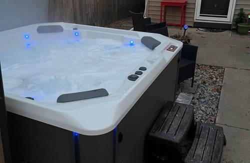Tomah Apartment | Unit 1 Deluxe 2 Bedroom w/Dry Bar and Hot Tub