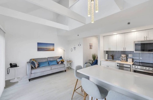 Napeague Apartment | Unit 2021: 1-Bedroom with Loft | 2nd Floor-Bay View | Court Side