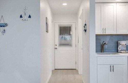 Napeague Apartment | Unit 2021: 1-Bedroom with Loft | 2nd Floor-Bay View | Court Side