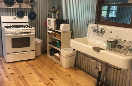 Marion House | Unplug and kick back! Simple, relaxing cabin on the Clam River.