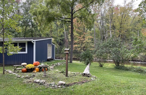 Marion House | Unplug and kick back! Simple, relaxing cabin on the Clam River.