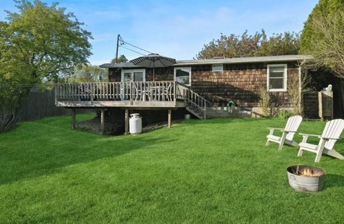 Montauk House | UNPLUG@Ditch Plains Cottage, Montauk NY 2BD/1 bath Short walk to Surfer's beach