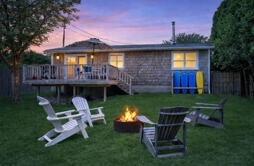 Montauk House | UNPLUG@Ditch Plains Cottage, Montauk NY 2BD/1 bath Short walk to Surfer's beach