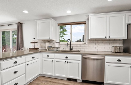 Dundee House | Unrivaled Location, Hot Tub, Huge Patio w/Gazebo and Couches, Pool Table, Ping Pong, Walk to Dundee