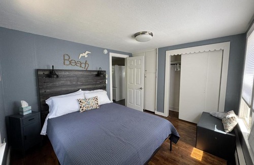 Nims House | Unwind at Lakeside | Hot Tub | Cozy Beach Town