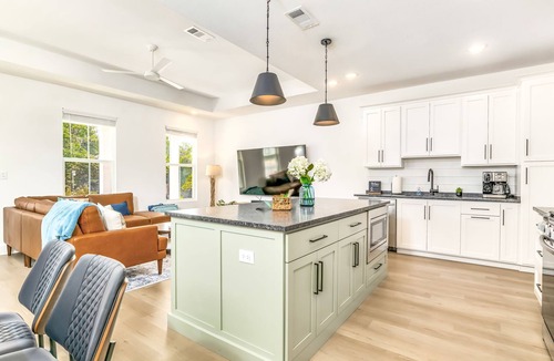 South Pensacola House | Unwind at Modern Downtown Pensacola Retreat