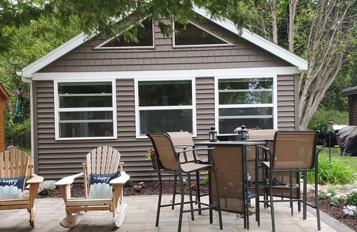 Charlevoix Cabin | Unwind by the Water where modern comforts meet Lakeside charm- AC and Internet