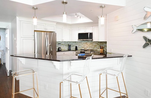 Destin Condo | Updated chic, modern beachfront condo w/private balcony!