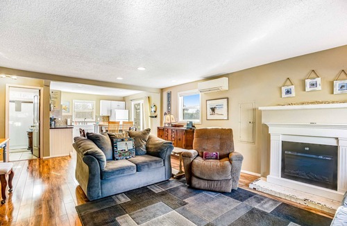 Gearhart House | Updated Dog-Friendly Cottage with Outdoor Firepit, Five Blocks from the Beach