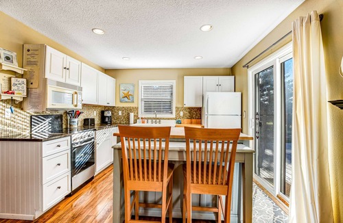 Gearhart House | Updated Dog-Friendly Cottage with Outdoor Firepit, Five Blocks from the Beach