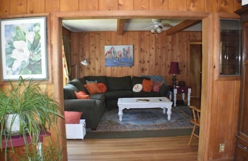 West Stayton House | Updated farmhouse on 5 acres near salem oregon