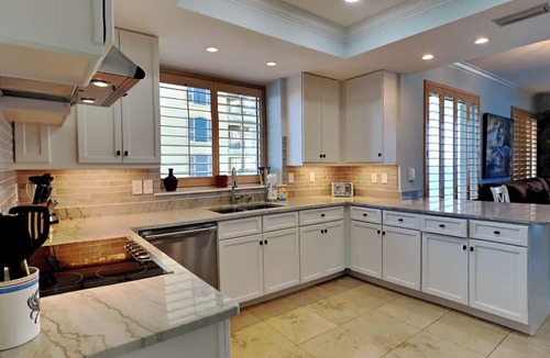 Ono Island Condo | Updated Indigo East Condo | Spacious Corner Unit with Extra Large Balcony!