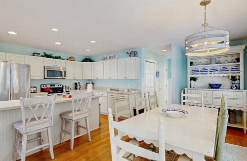 Frankford House | Updated Waterside home near beach with screened deck & community pool