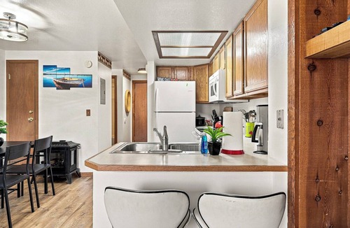 Brian Head Condo | Upgraded Brian Head Timberbrook Condo close to ski slopes sleeps 4