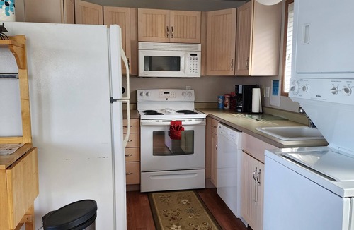 Coos Bay Apartment | Upper Water front Condo