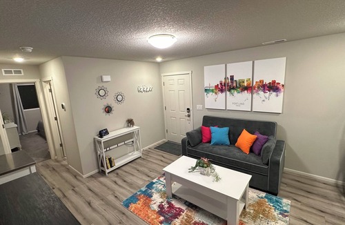 Woodburn Apartment | Upscale 1B/1B, Kitchenette, Laundry, Ring, EV Charger, Close to I-5, Shopping.
