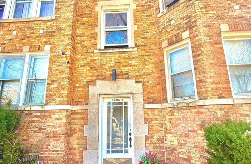 Gage Park Apartment | Upscale 1BR -Near Midway Airport - Free Parking & Fast CTA Access