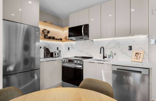 Greenpoint Apartment | Upscale 2BR Brooklyn Stay | Greenpoint Waterfront Area