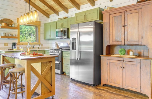 Thomaston Cabin | Upscale Cabin Comfort in Thomaston w/2 Decks!