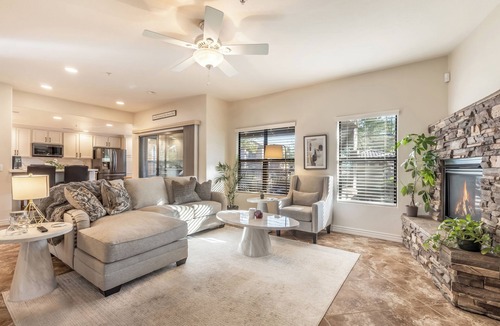 Desert Ridge Condo | Upscale Condo Pool View Near High Street and Mayo Clinic