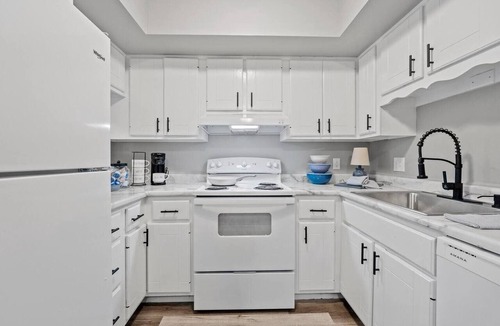Saint Marys  Allen County Condo | Upscale Fort Wayne Condo | Attached Garage, Modern Comfort